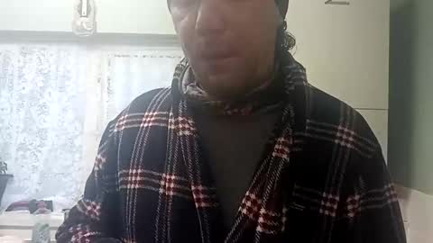 Snapshot of mr_i_ chatting on December 18, 10:10 am mr_i_ online show from December 18, 10:10 am