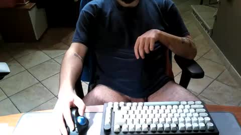 Snapshot of mr_kaa chatting on January 11, 1:43 am mr_kaa online show from January 11, 1:43 am