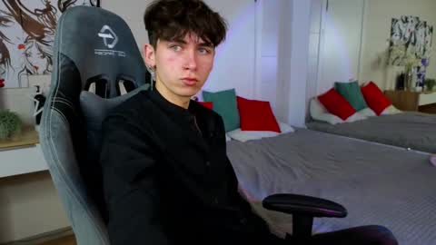 Kris online show from February 13, 7:42 pm