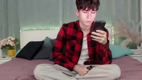 Kris online show from February 17, 8:26 pm