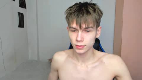 Snapshot of mr_makentoshi chatting on February 18, 6:59 am Makentoshi online show from February 18, 6:59 am