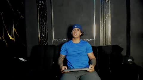 mr_maximo online show from December 21, 3:57 am