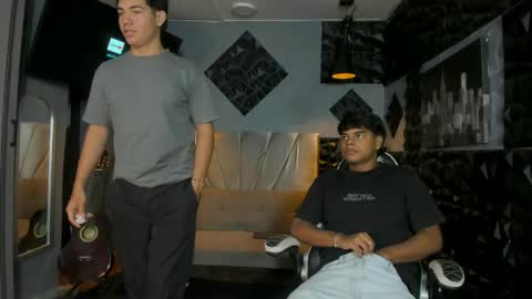 mr_mois online show from April 4, 6:11 am