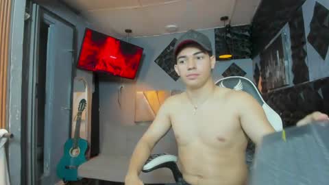 mr_mois online show from April 6, 6:36 am