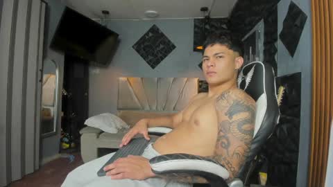 mr_mois online show from April 18, 10:41 am