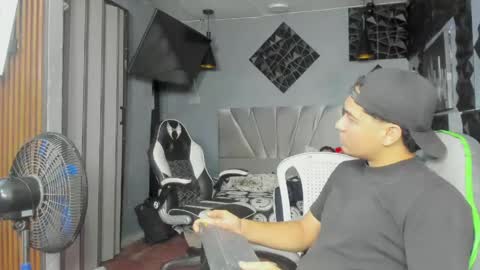 mr_mois online show from May 26, 5:36 am