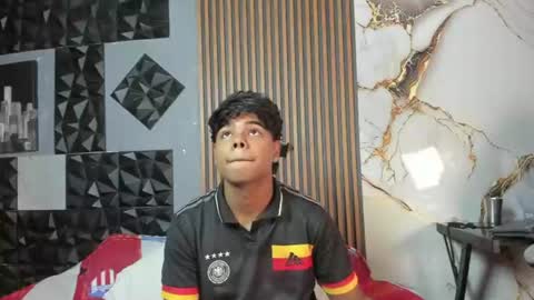 Snapshot of mr_mois chatting on July 18, 6:45 pm mr_mois online show from July 18, 6:45 pm