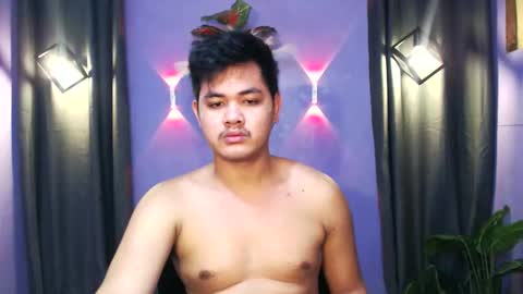 mr_olivercummerx online show from October 12, 7:51 am