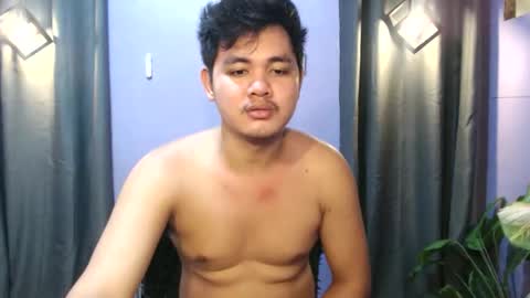 Snapshot of mr_olivercummerx chatting on October 22, 4:02 am mr_olivercummerx online show from October 22, 4:02 am