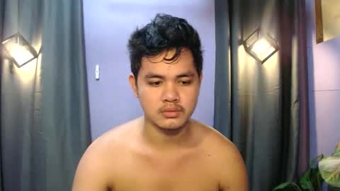 Snapshot of mr_olivercummerx chatting on October 24, 2:41 am mr_olivercummerx online show from October 24, 2:41 am