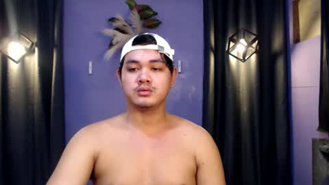 Snapshot of mr_olivercummerx chatting on November 23, 3:45 pm mr_olivercummerx online show from November 23, 3:45 pm