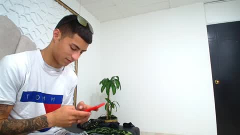 Mr Porn  online show from April 15, 7:58 pm