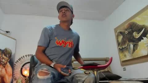 mr_stiven_ online show from April 2, 6:22 am