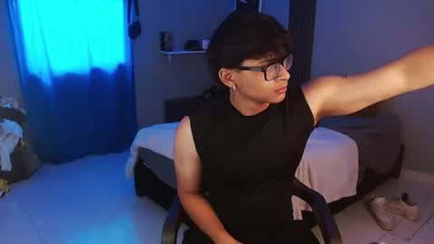 yisuz online show from July 15, 11:48 am