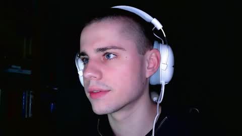 Snapshot of mrbepsik chatting on February 19, 3:24 am Mr Roman online show from February 19, 3:24 am