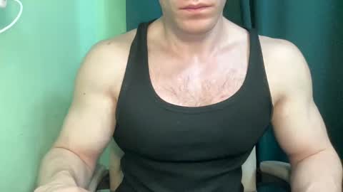 Snapshot of mrbiceps_23 chatting on December 14, 12:01 pm Mrbiceps23 online show from December 14, 12:01 pm