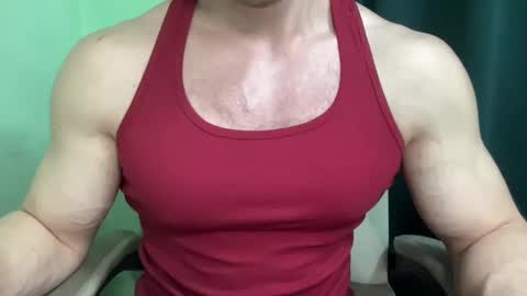 Snapshot of mrbiceps_23 chatting on December 18, 5:00 pm Mrbiceps23 online show from December 18, 5:00 pm
