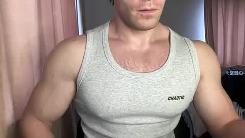 Snapshot of mrbiceps_23 chatting on January 18, 9:13 am Mrbiceps23 online show from January 18, 9:13 am