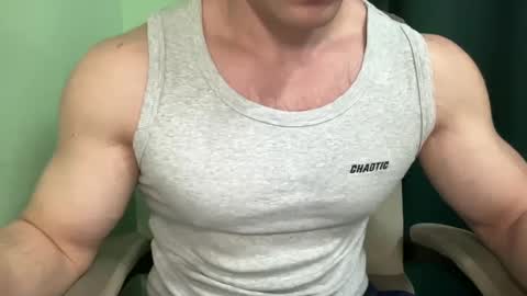 Snapshot of mrbiceps_23 chatting on January 26, 12:33 pm Mrbiceps23 online show from January 26, 12:33 pm