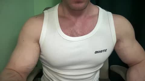 Snapshot of mrbiceps_23 chatting on February 6, 7:51 pm Mrbiceps23 online show from February 6, 7:51 pm