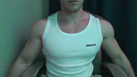 Snapshot of mrbiceps_23 chatting on February 14, 3:47 pm Mrbiceps23 online show from February 14, 3:47 pm