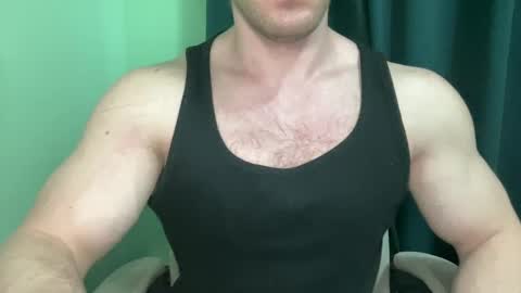 Snapshot of mrbiceps_23 chatting on February 17, 6:09 am Mrbiceps23 online show from February 17, 6:09 am