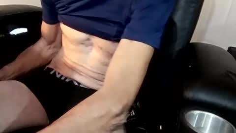 mrbiggirth69 online show from April 2, 9:18 am