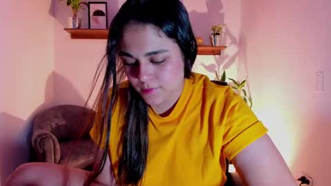 Snapshot of mrbuu_ chatting on February 18, 8:16 am Laura online show from February 18, 8:16 am