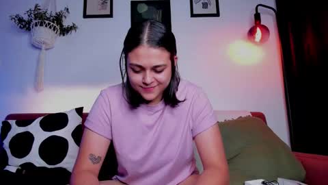 Snapshot of mrbuu_ chatting on October 28, 10:45 pm Laura online show from October 28, 10:45 pm