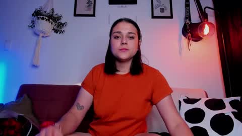 Snapshot of mrbuu_ chatting on November 26, 11:17 pm Laura online show from November 26, 11:17 pm