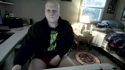 Snapshot of mrclean_55 chatting on December 18, 4:35 pm MrClean55 online show from December 18, 4:35 pm