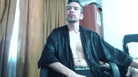 Snapshot of mrcock_col chatting on January 18, 11:43 am mrcock_col online show from January 18, 11:43 am