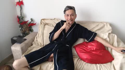 Snapshot of mrcock_col chatting on April 1, 12:50 pm mrcock_col online show from April 1, 12:50 pm