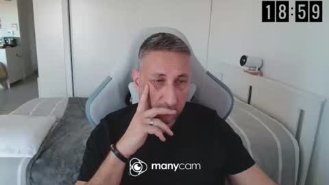 mrdr000 online show from April 4, 4:59 pm