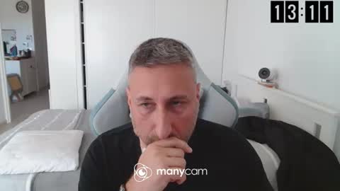 mrdr000 online show from April 16, 11:11 am