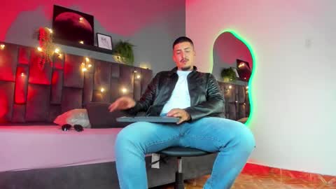 Mr Fox online show from February 5, 7:40 pm