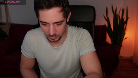 Snapshot of mrgreeneyes01 chatting on February 5, 5:30 am juan luis online show from February 5, 5:30 am