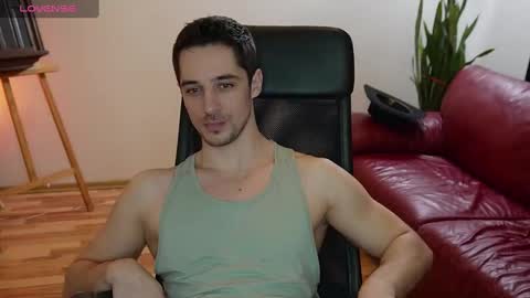 Snapshot of mrgreeneyes01 chatting on March 11, 2:29 pm juan luis online show from March 11, 2:29 pm