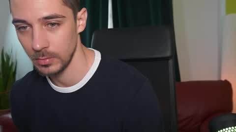 Snapshot of mrgreeneyes01 chatting on October 27, 7:45 am juan luis online show from October 27, 7:45 am