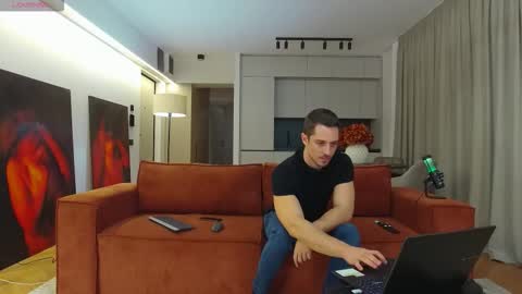 Snapshot of mrgreeneyes01 chatting on November 10, 3:11 pm juan luis online show from November 10, 3:11 pm