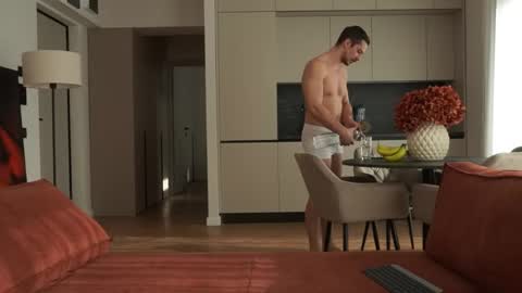 Snapshot of mrgreeneyes01 chatting on November 17, 9:04 am juan luis online show from November 17, 9:04 am