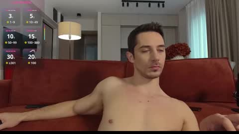 Snapshot of mrgreeneyes01 chatting on November 19, 8:25 am juan luis online show from November 19, 8:25 am