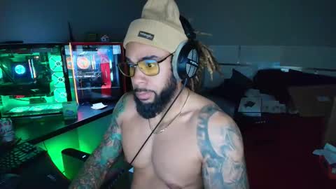 Snapshot of mrjacksonsplayroom chatting on February 14, 3:14 am X TeamTJackson tnacamgirls online show from February 14, 3:14 am