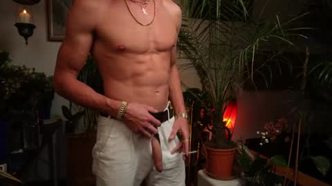 Snapshot of mrlong23cm chatting on September 14, 10:42 pm Mr Long online show from September 14, 10:42 pm