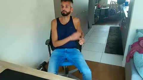 Snapshot of mrlongplay835366 chatting on September 26, 11:36 am mrlongplay835366 online show from September 26, 11:36 am