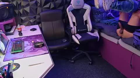 Snapshot of mrlongplay835366 chatting on February 27, 2:11 am mrlongplay835366 online show from February 27, 2:11 am