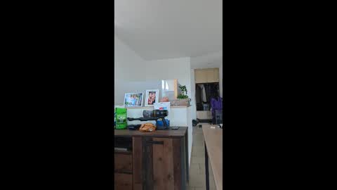 Snapshot of mrlongplay835366 chatting on March 2, 1:18 pm mrlongplay835366 online show from March 2, 1:18 pm