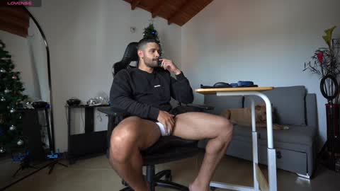 Snapshot of mrlouiss chatting on December 21, 7:49 pm Luis Instagram online show from December 21, 7:49 pm