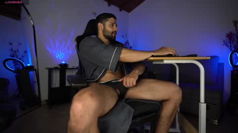 Snapshot of mrlouiss chatting on January 7, 11:24 pm Luis Instagram online show from January 7, 11:24 pm