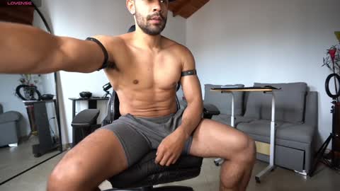 Snapshot of mrlouiss chatting on January 19, 1:55 pm Luis Instagram online show from January 19, 1:55 pm